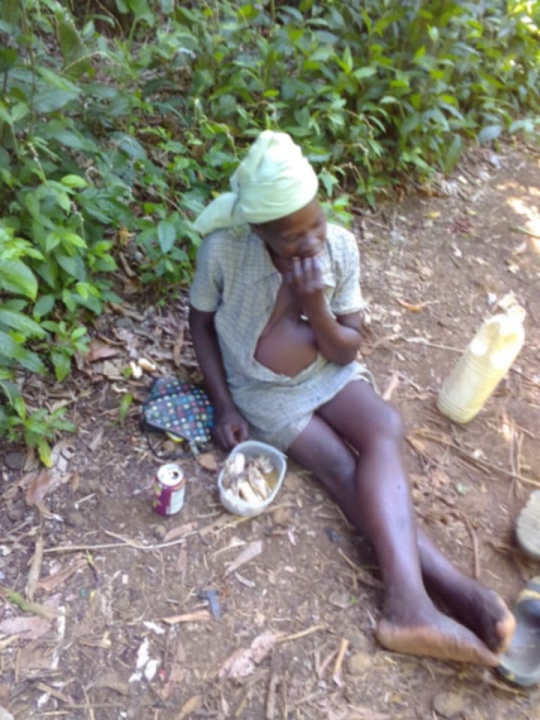 Ajuda minha mãe com alimentação